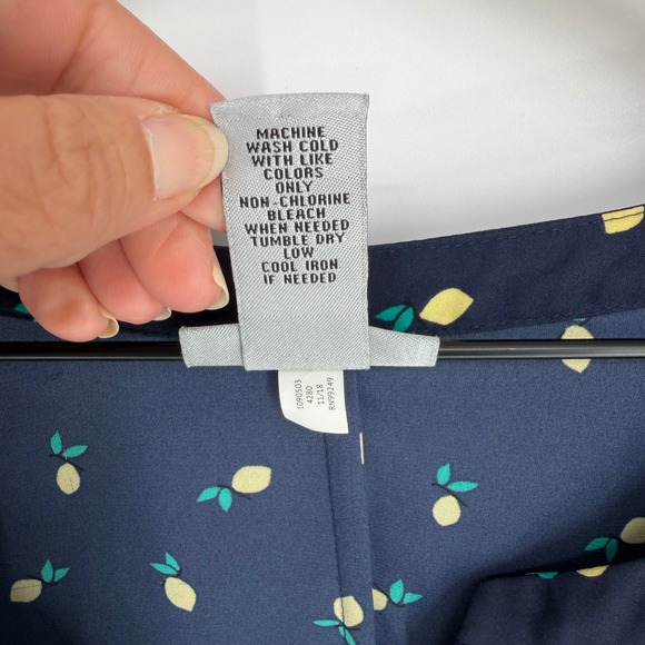 Lemon Navy Ditsy Blouse 2X 22/24 Cottagecore Grandmillennial Feminine Roll Tab - Picture 9 of 9